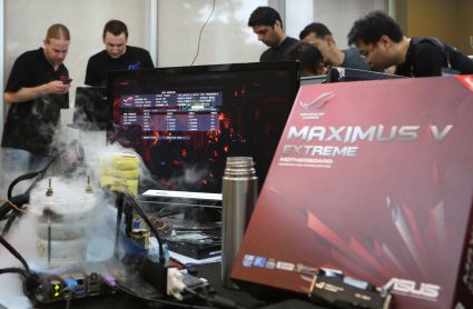 PR ASUS Absolute Zero - ROG Maximus V Extreme, perhaps the real star of the show.jpg